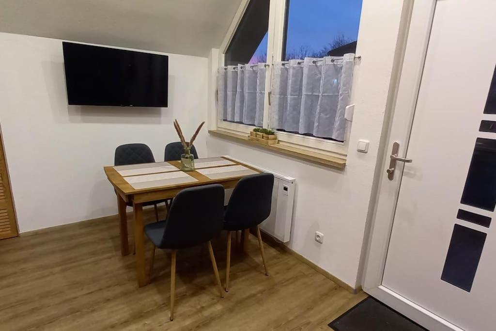 Kleine, Gemuetliche Dachgeschosswohnung Laudenbach  Eksteriør billede