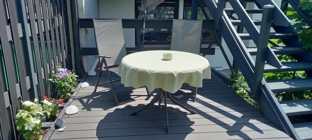 Kleine, Gemuetliche Dachgeschosswohnung Laudenbach  Eksteriør billede
